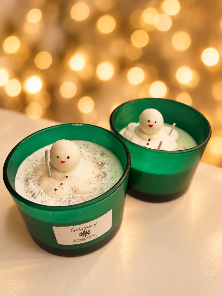 Schneemann Kerze Snowy aus Sojawachs – handgemachte Winterkerze im Glas